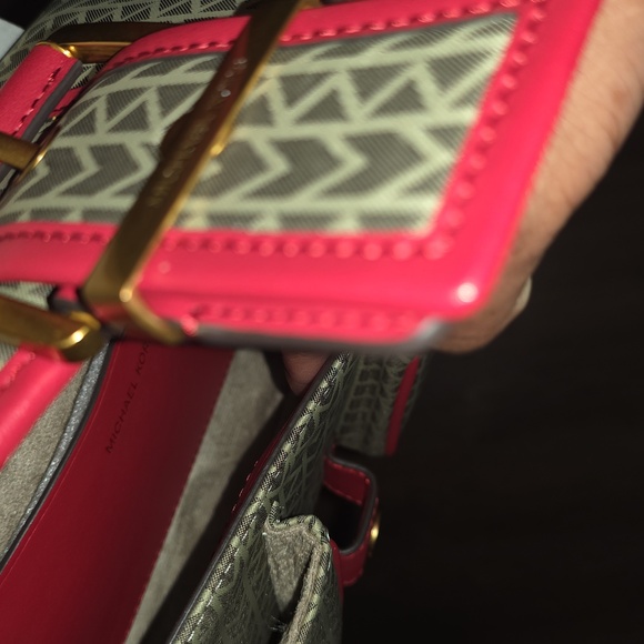 NWT-MICHAEL Michael Kors
Colby Medium MK2000 Logo Jacquard Shoulder Bag - Picture 5 of 5